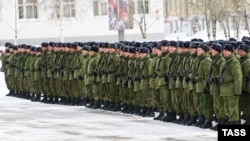 Российские военнослужащие во время мероприятий по случаю окончания курса подготовки мобилизованных, иллюстрационное фото 