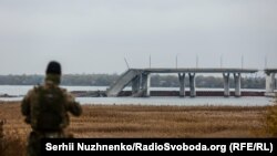 Зруйнований військом РФ Антонівський міст на Херсонщині, листопад 2022 року