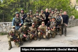 Російський глава Криму Сергій Аксьонов з учасниками формування «БАРС-Крим»