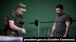 «Продовжуємо вести активні дії в прикордонних районах на території ворога, і це абсолютно справедливо – війна повинна повертатися туди, звідки вона прийшла», – розповів Зеленський 
