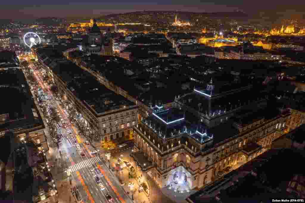 O imagine realizată cu o dronă a Operei de Stat Maghiare, Bulevardul Andrassy din centrul Budapestei.