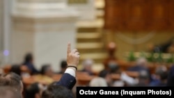
Printre priorităţile sesiunii parlamentare se află legea pensiilor speciale, care trebuie pusă în acord cu decizia Curţii Constituţionale. 