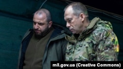 Головнокомандувач Збройних сил України Олександр Сирський (праворуч)