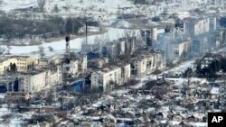 Бахмут, поблизу якого тривають запеклі бої, лютий 2023 року