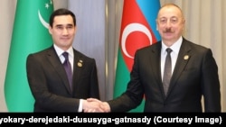 Türkmenistanyň prezidenti Serdar Berdimuhamedow we Azerbaýjanyň prezidenti Ylham Alyýew. Baku. 2023-nji ýylyň marty