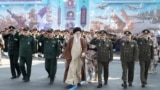 Ирандын жогорку лидери аятолла Али Хаменеи Ислам революциясынын сакчылар корпусунун жана армиянын жетекчилери менен. Тегеран, 10-октябрь, 2023-жыл
