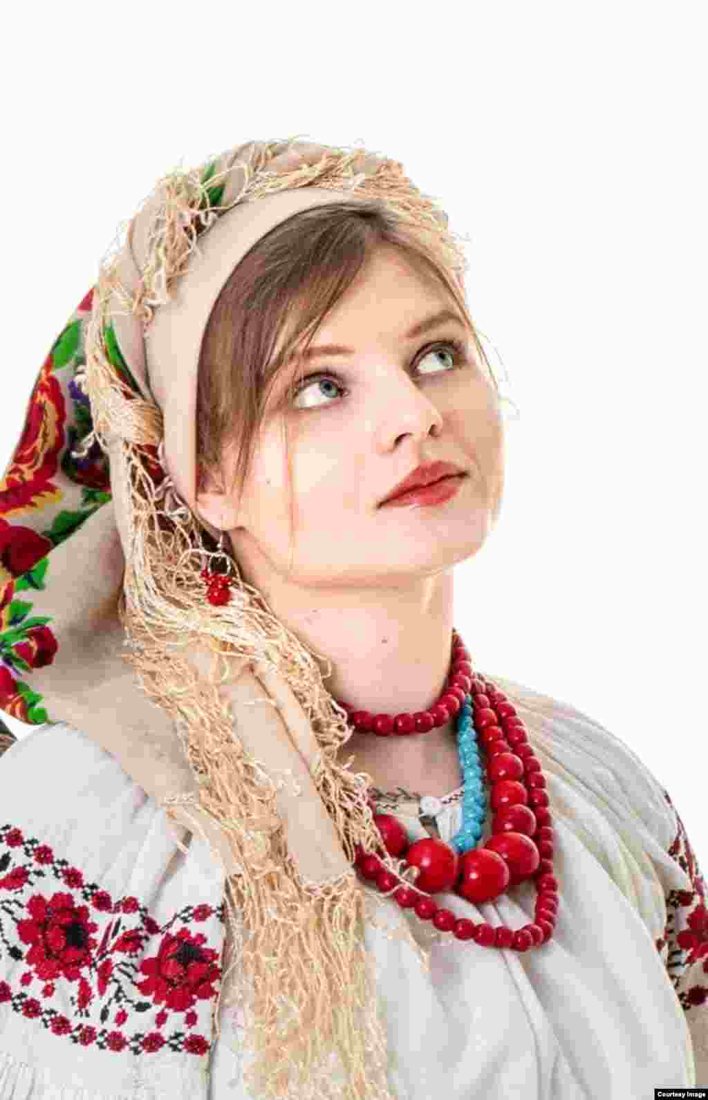 Фото Яни Рихліцької, яке вона опублікувала на своїй сторінці у фейсбуці у травні 2021 року. З початку повномасштабного російського вторгнення у 2022 році Яна активно збирала гроші для українських бійців. Повідомляється, що у травні 2022 року вона залишила свою посаду в ІТ-компанії у Харкові та почала волонтерити як медик 