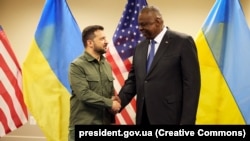 Міністр оборони США Ллойд Остін (п) і президент України Володимир Зеленський 