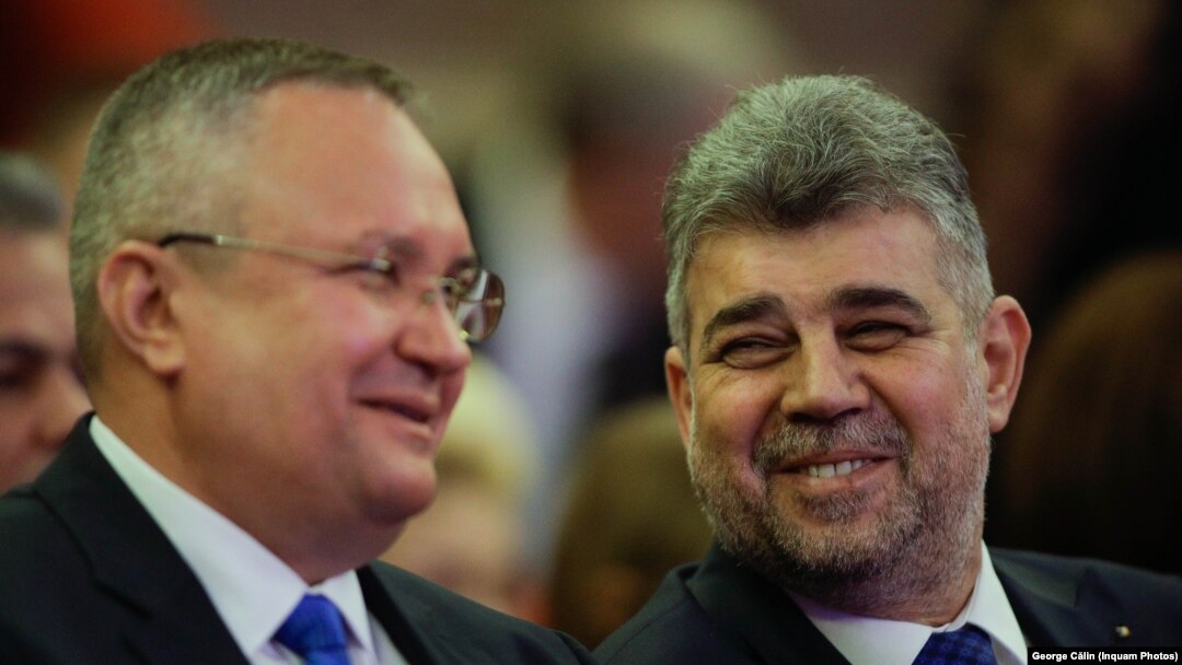 Premierul Marcel Ciolacu de la PSD (dreapta) și liderul PNL, Nicolae Ciucă, nu și-ar mai vorbi, dar asta nu constituie un obstacol pentru cele două partide în împărțirea funcțiilor.