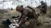 Українські військовослужбовці облаштували позицію із протитанковим ракетним комплексом «Стугна» поблизу Бахмуту Донецької області, 17 березня 2023 року