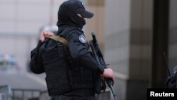 Forțele de securitate din Moscova controlează zona centrului de expoziții. 