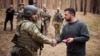 Зеленський оглянув фортифікаційні споруди і відвідав військових на Сумщині