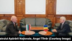 Ministrul român al Apărării, Angel Tîlvăr, a anunțat pe contul său de Twitter că omologul său bulgar a venit în vizită la București.