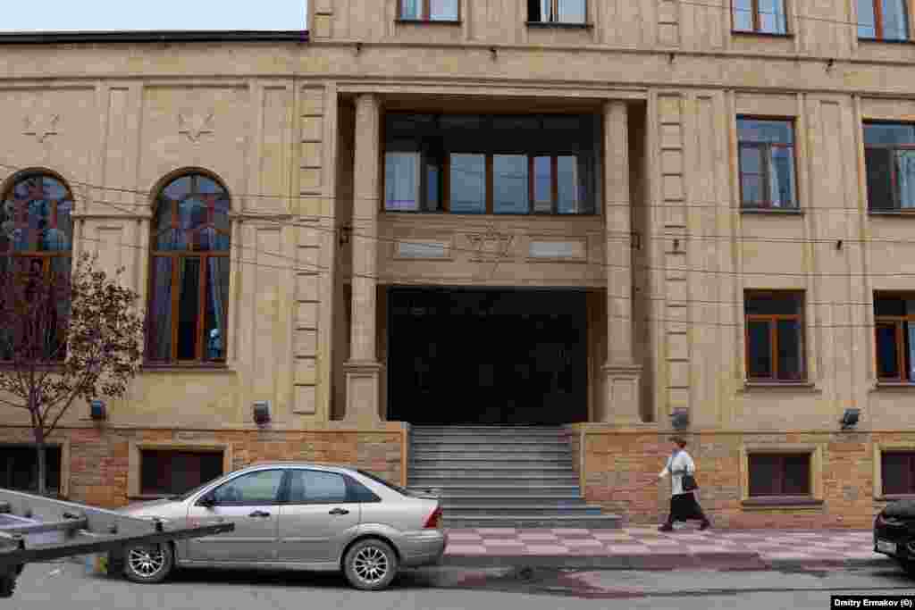 Դերբենտի Քելե-Նումազ սինագոգը 2023 թվականի մայիսին: Ըստ տեղեկությունների, մինչև Բոլշևիկյան հեղափոխությունը քաղաքում կար 11 սինագոգ։ Այսօր միայն այս մեկն է մնացել։ 