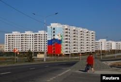 Новозведені будинки в окупованому Маріуполі