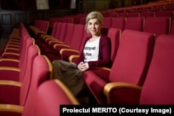 Profesoara îi sfătuiește pe colegii profesori să încerce să nu se lase copleșiți și nici să se blazeze.