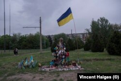 Імпровізований пам’ятник загиблим українським воїнам у Костянтинівці
