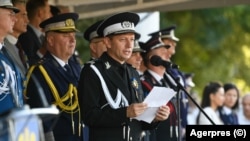Ofițerul SRI Claudiu Chindriș a fost de două ori comandant al Academiei de Poliție. Președintele Sindicatului Europol, Cosmin Andreica, susține că ofițerul Claudiu Chindriș este un apropiat al fostului ministru al Afacerilor Interne, liberalul Lucian Bode.