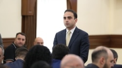 «Խոլերան, քարավանն ու շները». ավագանու էմոցիոնալ նիստը հունից հանեց նաև Ավինյանին