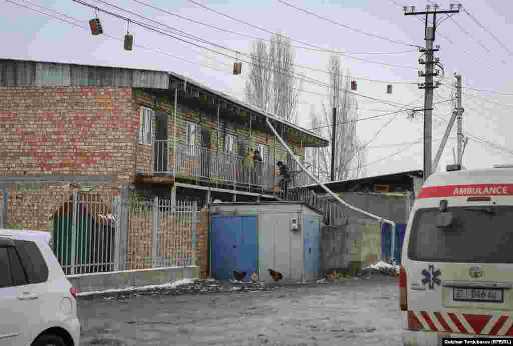  Айрым тургундар ижарачылар үчүн ушундай үйлөрдү тургузган. 