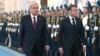 Президент Казахстана Касым-Жомарт Токаев встречает прибывшего в Астану с визитом президента Франции Эммануэля Макрона. 1 ноября 2023 года.