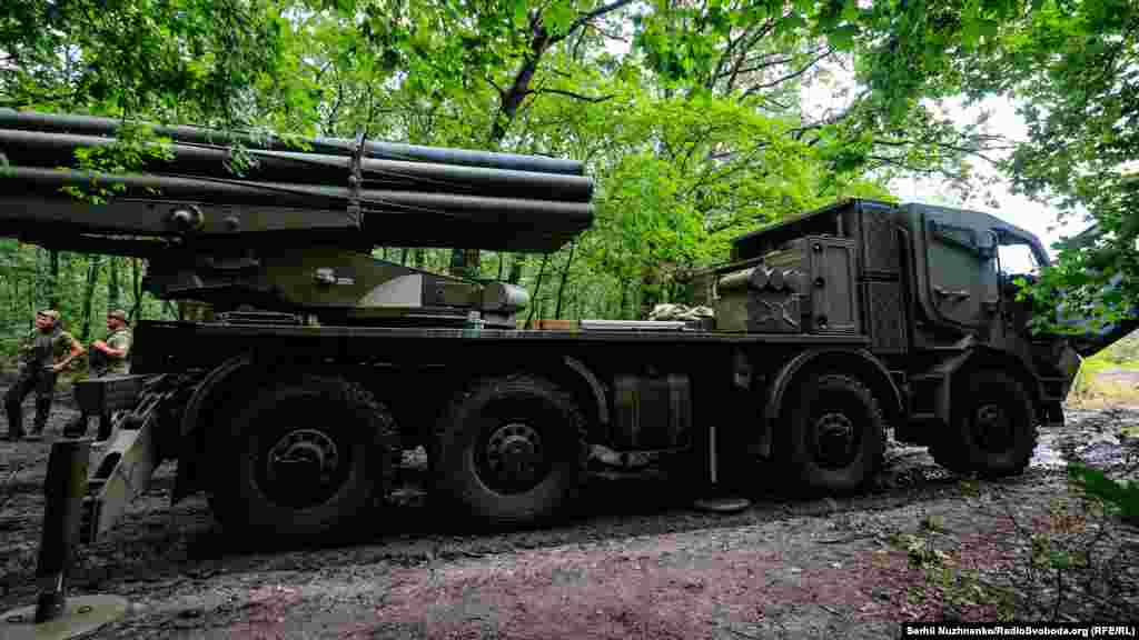 РСЗВ «Буревій» – це українська модернізація реактивної системи залпового вогню «Ураган», у арсеналі якої є вся наявна номенклатура боєприпасів до РСЗВ БМ-27 калібру 220 мм