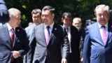 Çepden saga: Şawkat Mirziýoýew, Sadyr Žaparow we Emomali Rahmon. 2022-nji ýylyň iýul aýy. 