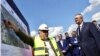 Vizita premierului Nicolae-Ionel Ciucă, în aprilie 2022, la șantierul drumului de legătură dintre centura Oradea și Autostrada A3.
