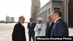 Экс-президент Нурсултан Назарбаев мечиттин ачылышында. Астана, 12-август, 2022-жыл 