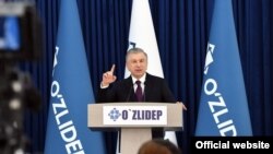 Наблюдатели ожидают, что на президентских выборах 24 октября Шавкат Мирзияев с легкостью одержит победу и будет переизбран на второй срок.