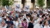 Демонстрантите протестираат против планираниот кампус на кинескиот универзитет Фудан во Будимпешта, Унгарија, 5 јуни 2021 година
