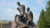 Памятник жертвам сталинских репрессий 1937-1938 годов в мемориальном комплексе «Ата-Бейит» близ Бишкека, Кыргызстан.