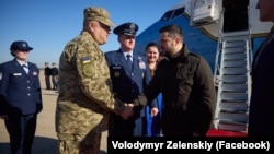 Раніше канал CNN повідомив, що літак Володимира Зеленського сів у Сполучених Штатах
