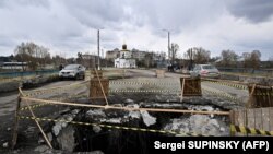 Пошкоджений міст на Київщині після відходу російських військових, квітень 2022 року. Ілюстративне фото 
