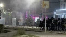 Gyrgyz polisiýasy protestçileri gazaply dargatdy