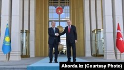 Казакстандын президенти Касым-Жомарт Токаев менен Түркиянын президенти Режеп Тайып Эрдоган. Анкара, Түркия.