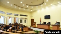 Nagorno-Karabakh - President Arayik Harutiunian meets with lawmakers in Stepanakert, October 18, 2022.