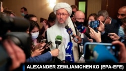 “Talybanyň” wekili Abdul Salam Hanafi 2021-nji ýylyň 20-nji oktýabrynda Moskwa eden saparynyň çäginde, rus mediasyna öz pikirini aýdýar.