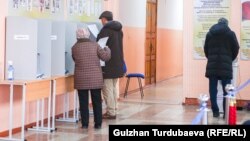 Бишкектеги добушканалардын бириндеги шайлоо учуру. 28-ноябрь, 2021-жыл.