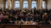 Ілюстраційне фото. Люди на вокзалі Херсона, 23 листопада 2022 року