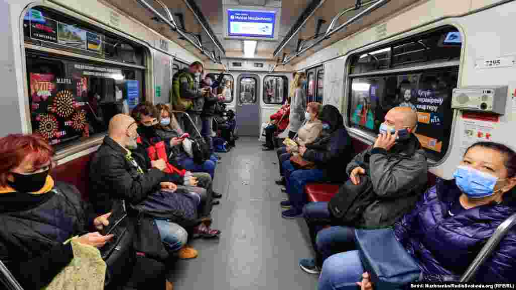 У столичному метро пасажирів 1 листопада було набагато менше, ніж зазвичай