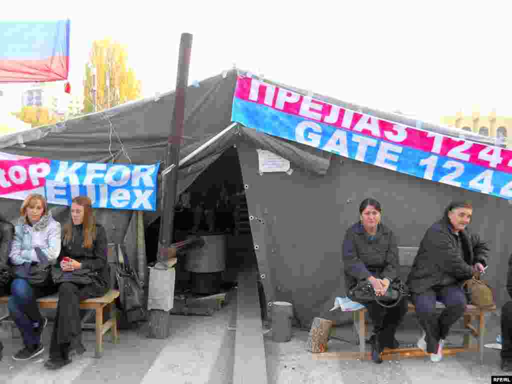 Kosovo - Srbi na barikadama u Mitrovici, 31.10.2011. Foto: RSE / Jasmina Šcekić
