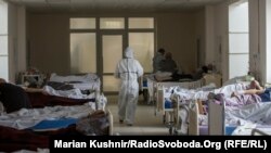 Як розповіли у ЦГЗ, були поодинокі випадки, коли повторно на COVID-19 хворіли вже за 1,5 місяці після попереднього разу