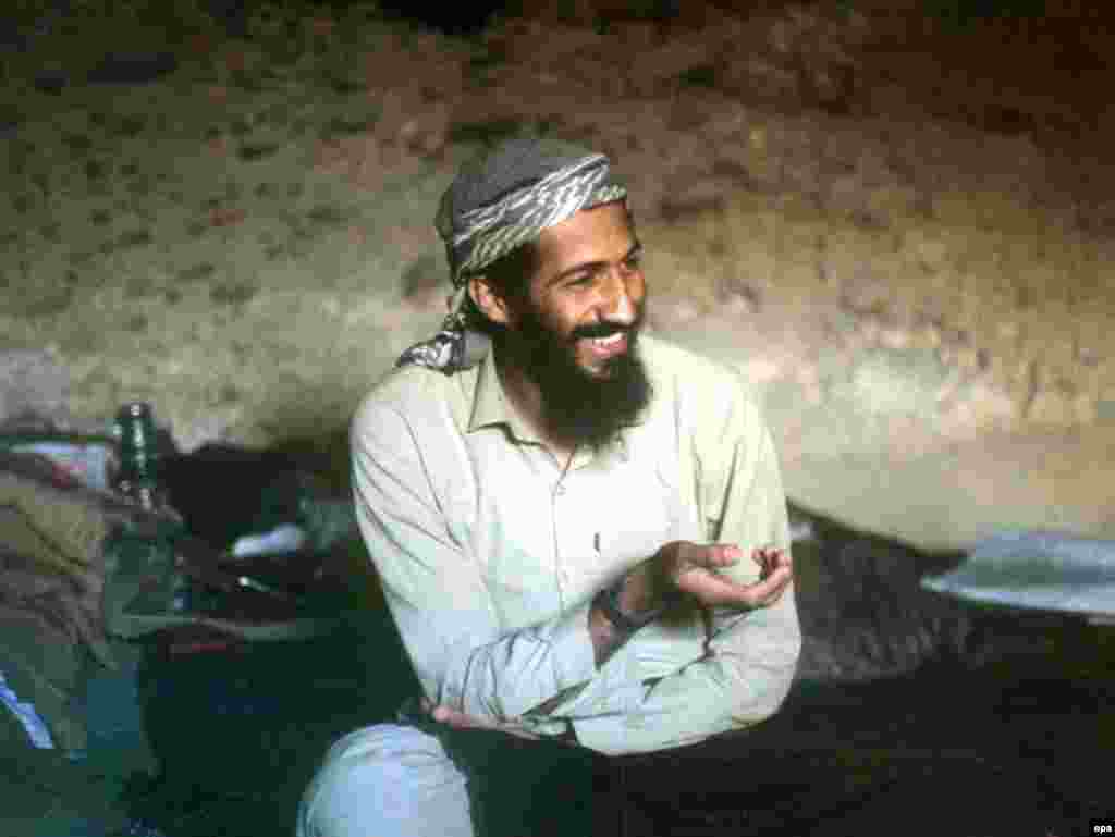 Osama bin Laden Owganystanyň Jalalabad regionyndaky gowakda, 1988-nji ýyl.