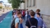 Absolvenții de liceu susțin în prezent trei probe scrise la BAC, respectiv patru - dacă au o altă limbă maternă decât româna. Noua Lege a Educației propune o singură probă scrisă obligatorie, transdisciplinară. 
