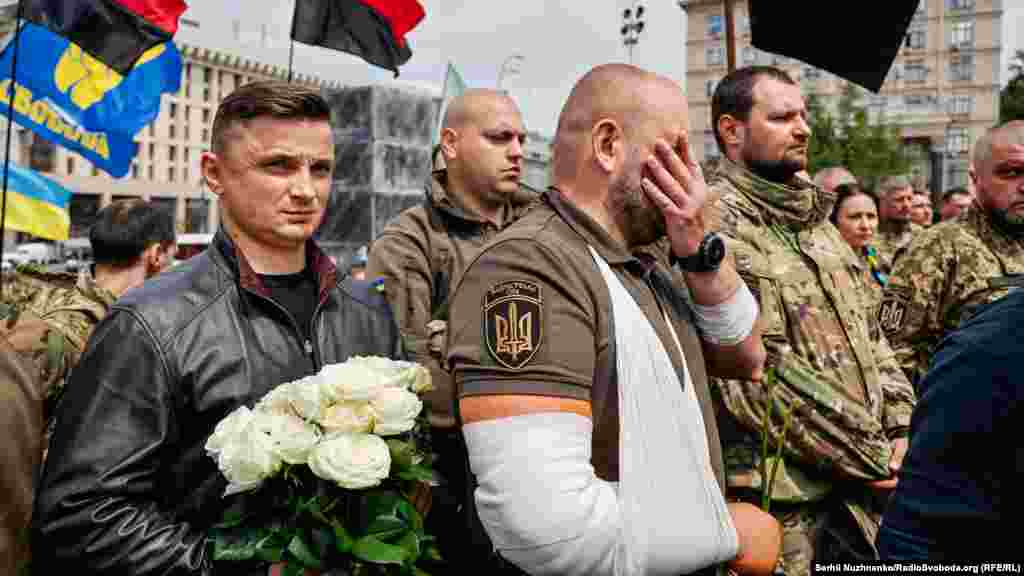 Чоловіки не стримували сльози 