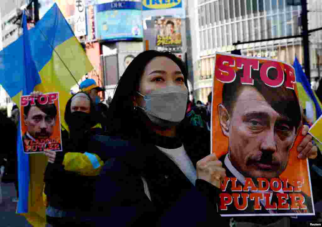 Până și la Tokyo, japonezii au trimis un mesaj ferm anti-Putin. Peste 2.000 de oameni s-au strâns lânga faimoasa trecere de pietoni Shibuya în demonstrația de sâmbătă.