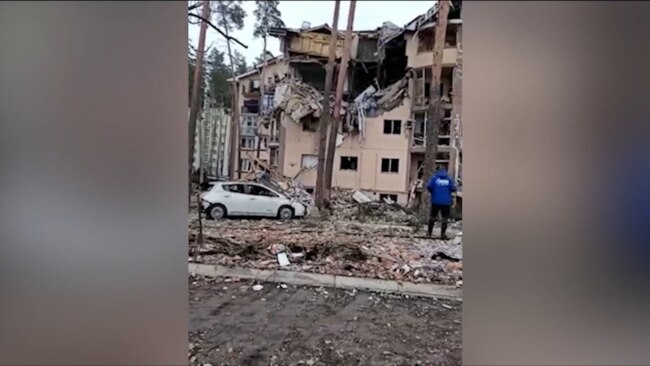 Un bloc distrus de bombardamente în Irpin, lângă Kiev