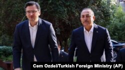 Ուկրաինայի արտգործնախարար Դմիտրի Կուլեբան և Թուրքիայի ԱԳ նախարար Մևլյութ Չավուշօղուն, արխիվ