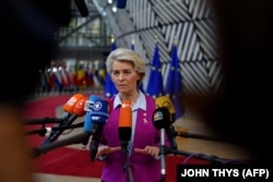 Ursula von der Leyen comunică mult mai politic decât predecesorii săi, mai degrabă tehnocrați. Această strategie i-ar putea face discursurile mai accesibile publicului larg.